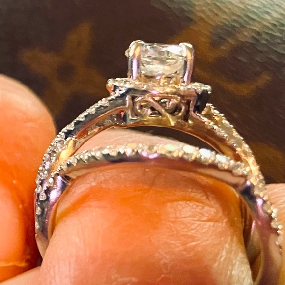 Halo Diamond Set in White Gold Wedding Set Size 6.5 - Picture 6 of 7